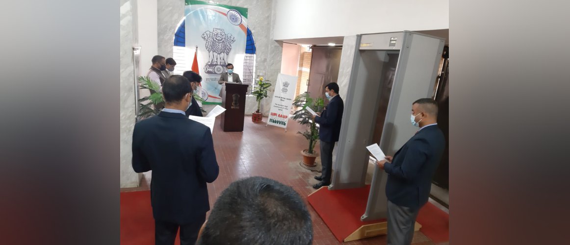  Assistant High Commissioner Shri Niraj Jaiswal and members of AHCI Sylhet reading the Preamble on the occasion of Constitution Day on 26.11.2020
