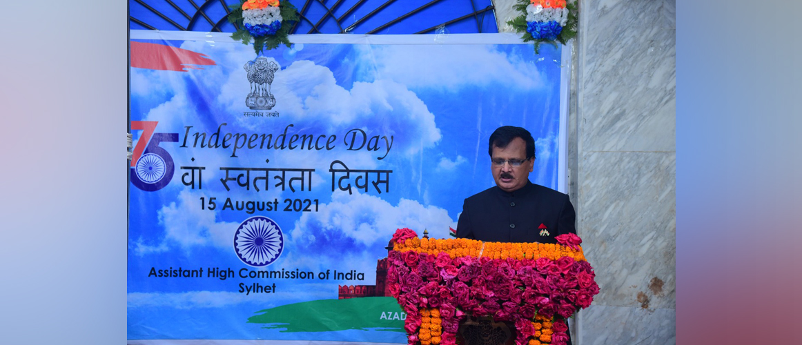   Assistant High Commissioner Shri Niraj Kumar Jaiswal reading out the Independence Day address of the Hon'ble President of India - 15.8.2021