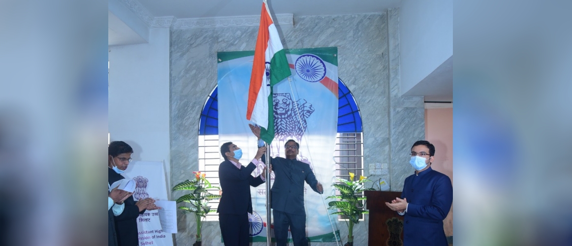  The National Flag being unfurled by the Acting Assistant High Commissioner of India Shri T.G.Ramesh on the occasion of India's 74th Independence Day on 15 August 2020